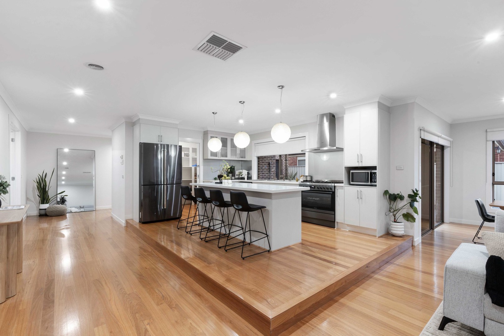 8 Hovell Drive, Burnside Heights, VIC 3023, Burnside Heights - Thumbnail 3