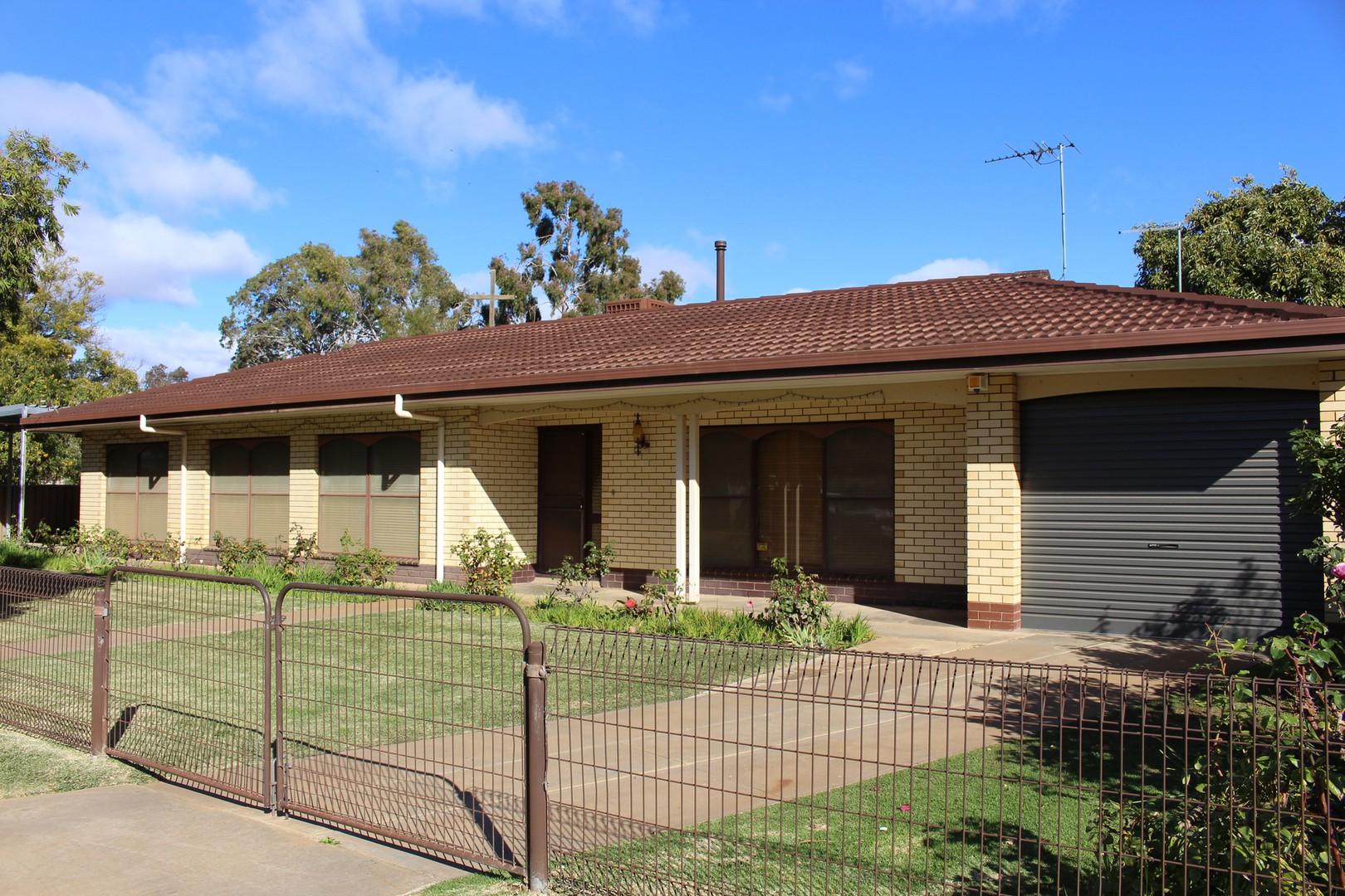8 Hume Street, Dareton, NSW 2717
