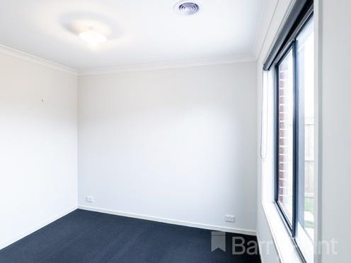 8 Hurdle Street, Clyde North, VIC 3978, Clyde North - Thumbnail 4