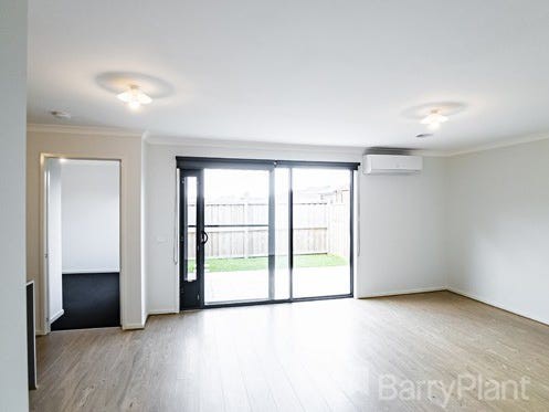 8 Hurdle Street, Clyde North, VIC 3978, Clyde North - Thumbnail 6