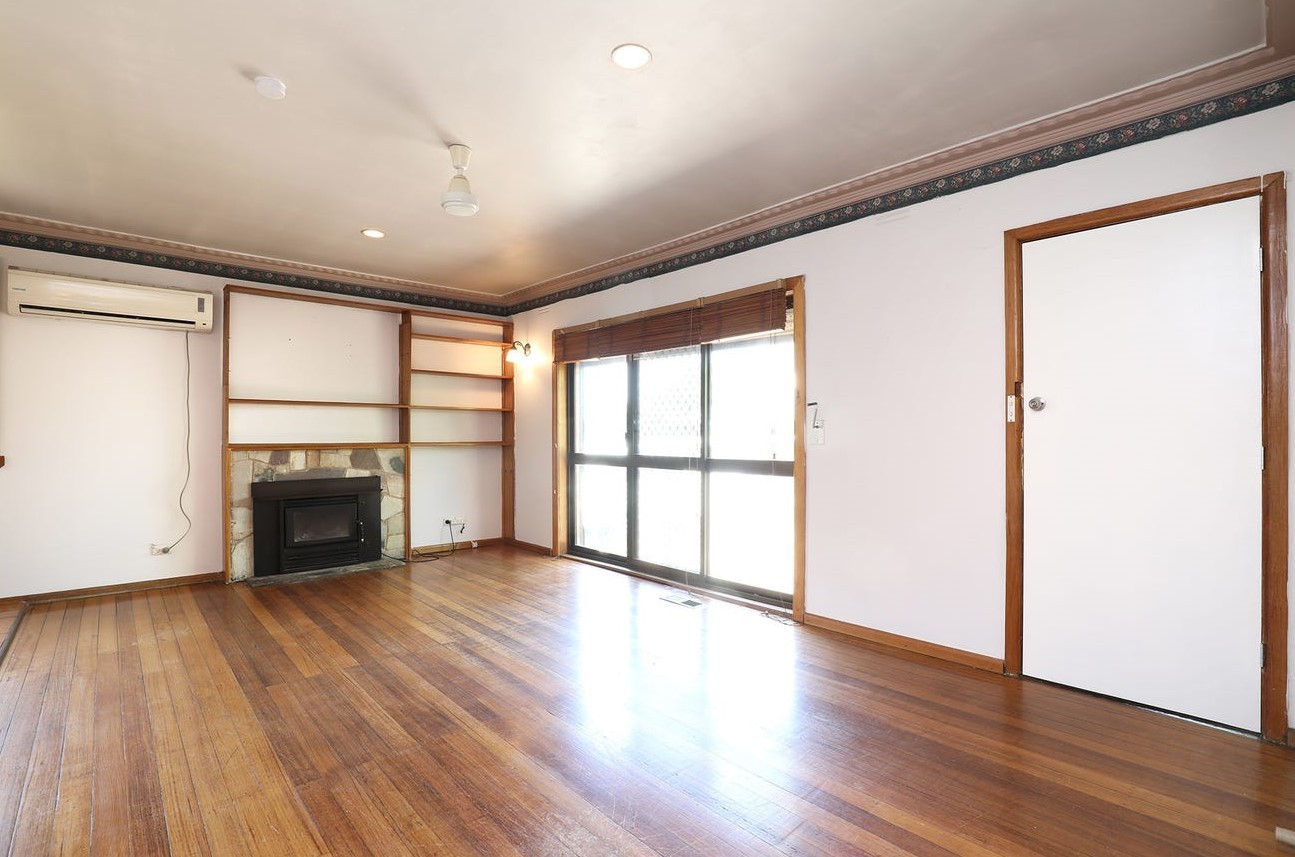 8 Ian Crescent, Airport West, VIC 3042 - Thumbnail 2 - 28/01/2026