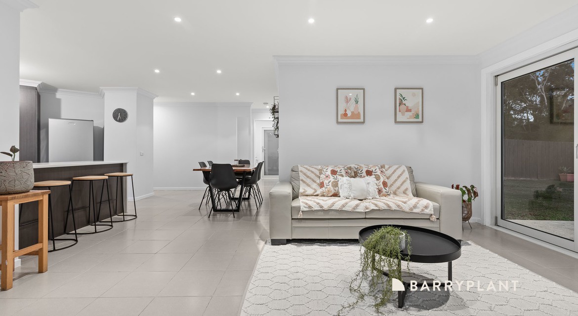 8 Insignia Crescent, Berwick, VIC 3806, Berwick - Thumbnail 2
