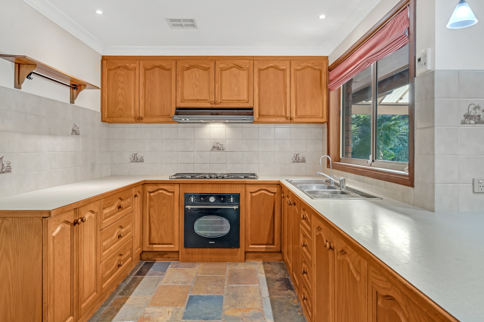 8 Ipswich Place, Craigieburn, VIC 3064, Craigieburn - Thumbnail 3