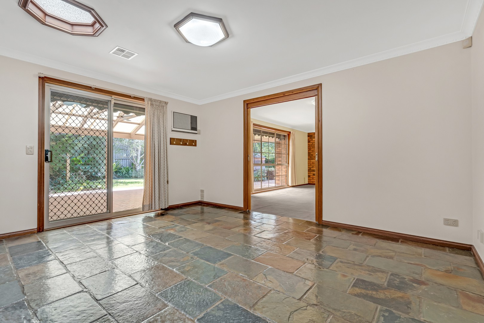 8 Ipswich Place, Craigieburn, VIC 3064, Craigieburn - Thumbnail 7