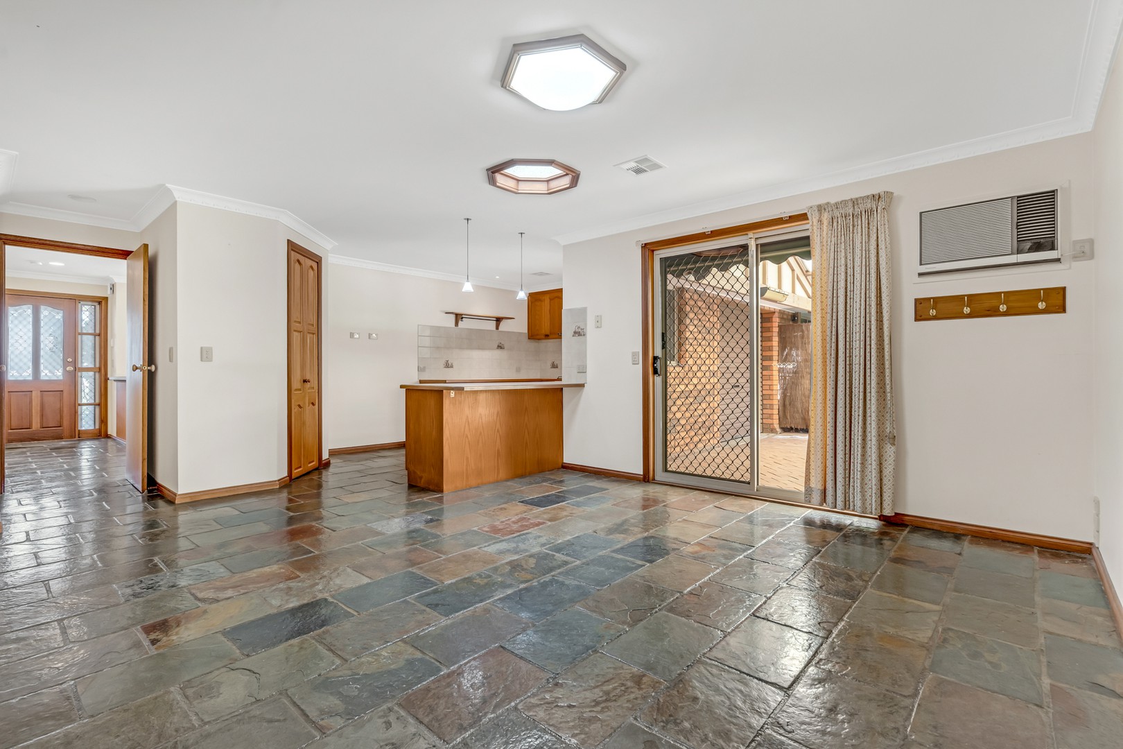 8 Ipswich Place, Craigieburn, VIC 3064, Craigieburn - Thumbnail 8