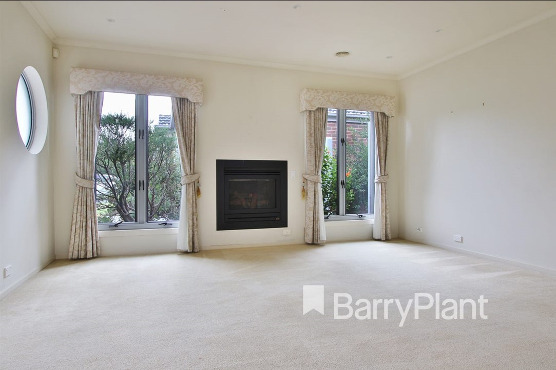 8 Jade Circuit, Burwood East, VIC 3151 - Thumbnail 2 - 13/05/2025