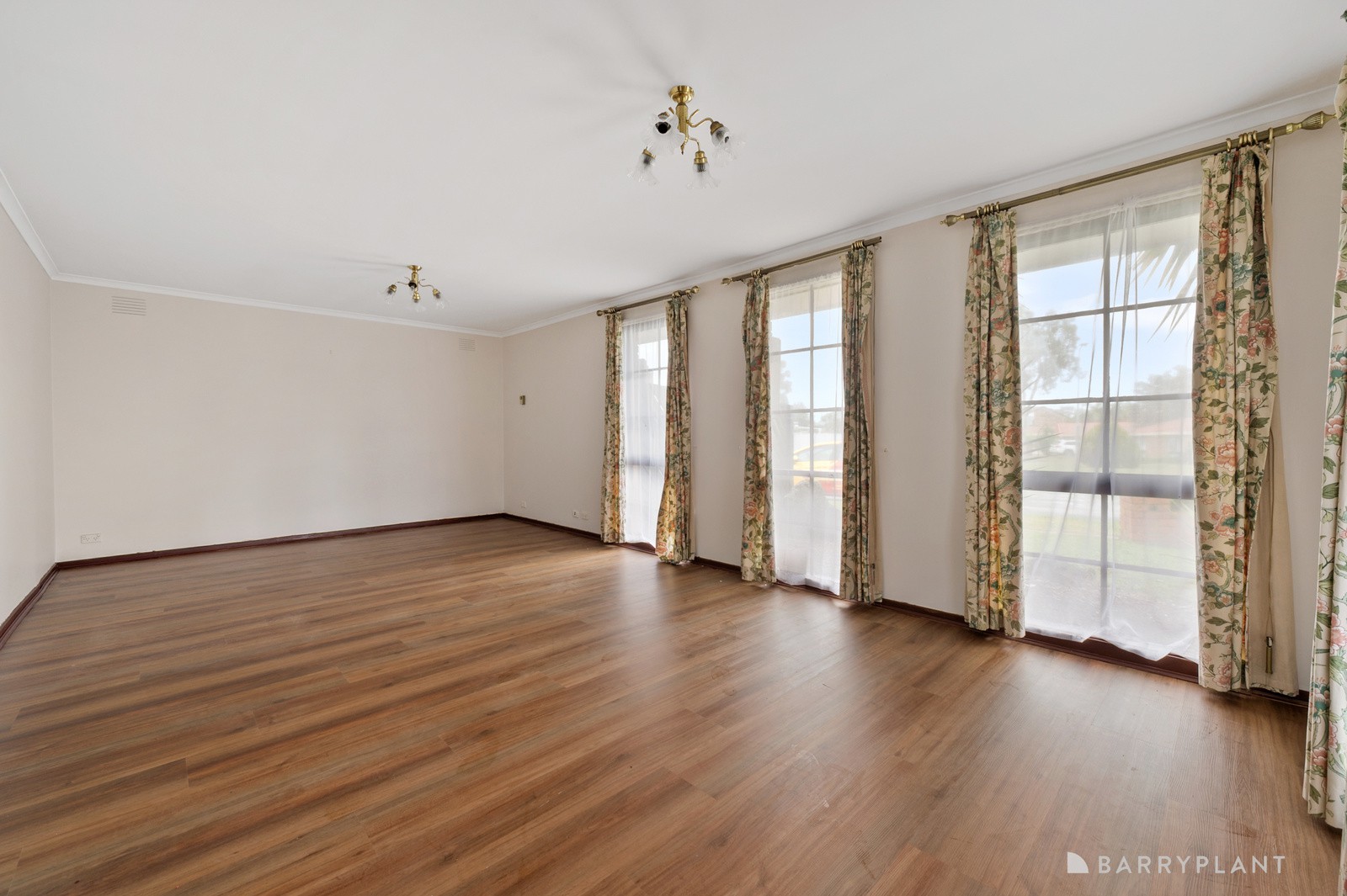8 James Cook Drive, Melton West, VIC 3337, Melton West - Thumbnail 3