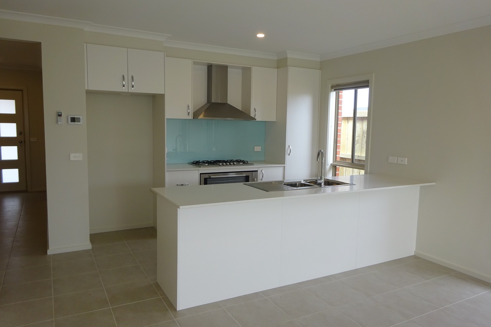 8 Jolimont Avenue, Mickleham, VIC 3064, Mickleham - Thumbnail 2