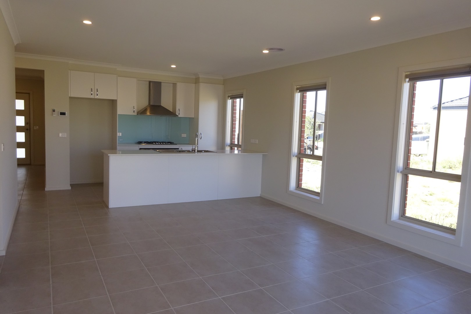 8 Jolimont Avenue, Mickleham, VIC 3064, Mickleham - Thumbnail 3
