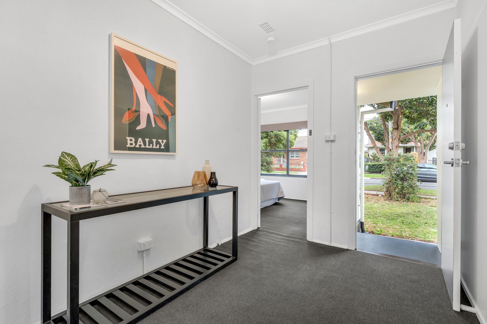 8 Kerang Avenue, Reservoir, VIC 3073, Reservoir - Thumbnail 2