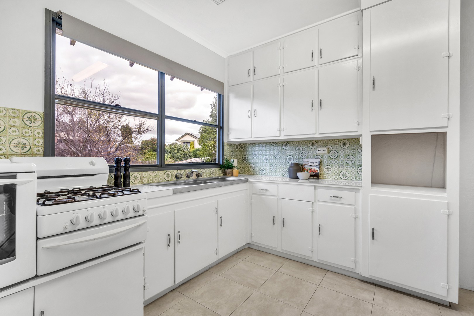 8 Kerang Avenue, Reservoir, VIC 3073, Reservoir - Thumbnail 5