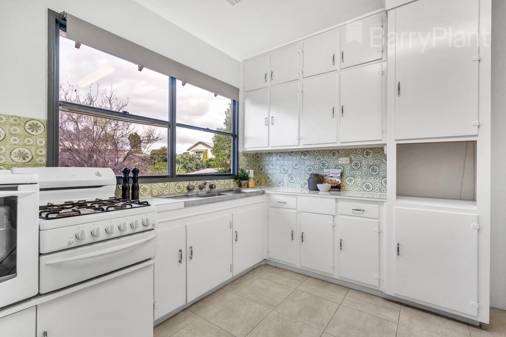 8 Kerang Avenue, Reservoir, VIC 3073, Reservoir - Thumbnail 6