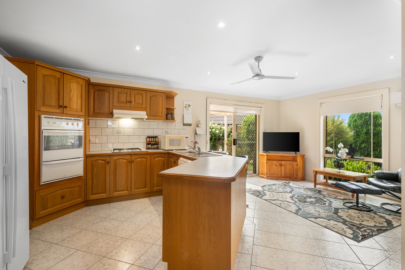 8 Kerrins Court, Highton, VIC 3216, Highton - Thumbnail 4