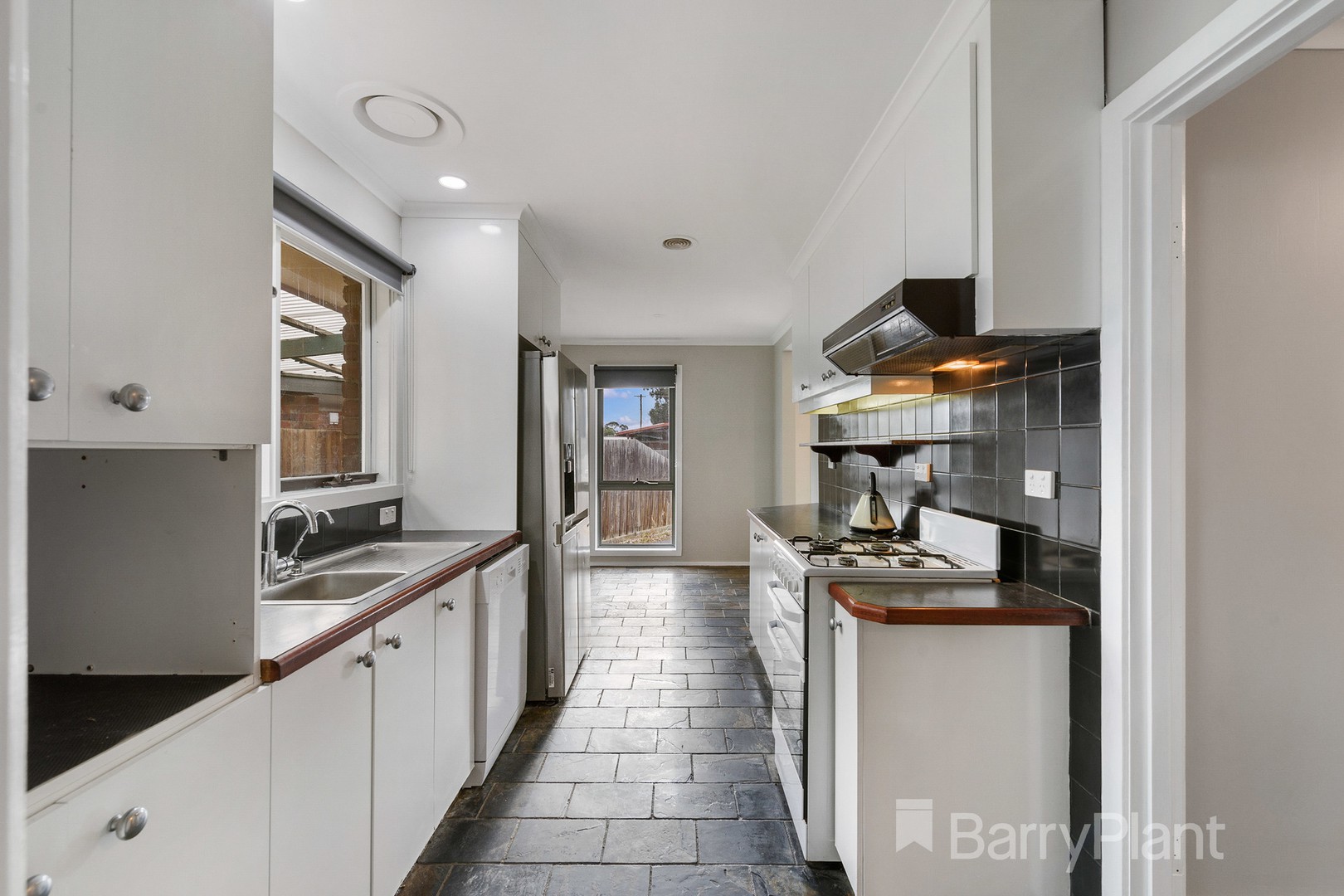 8 Kyora Court, Melton, VIC 3337, Melton - Thumbnail 2