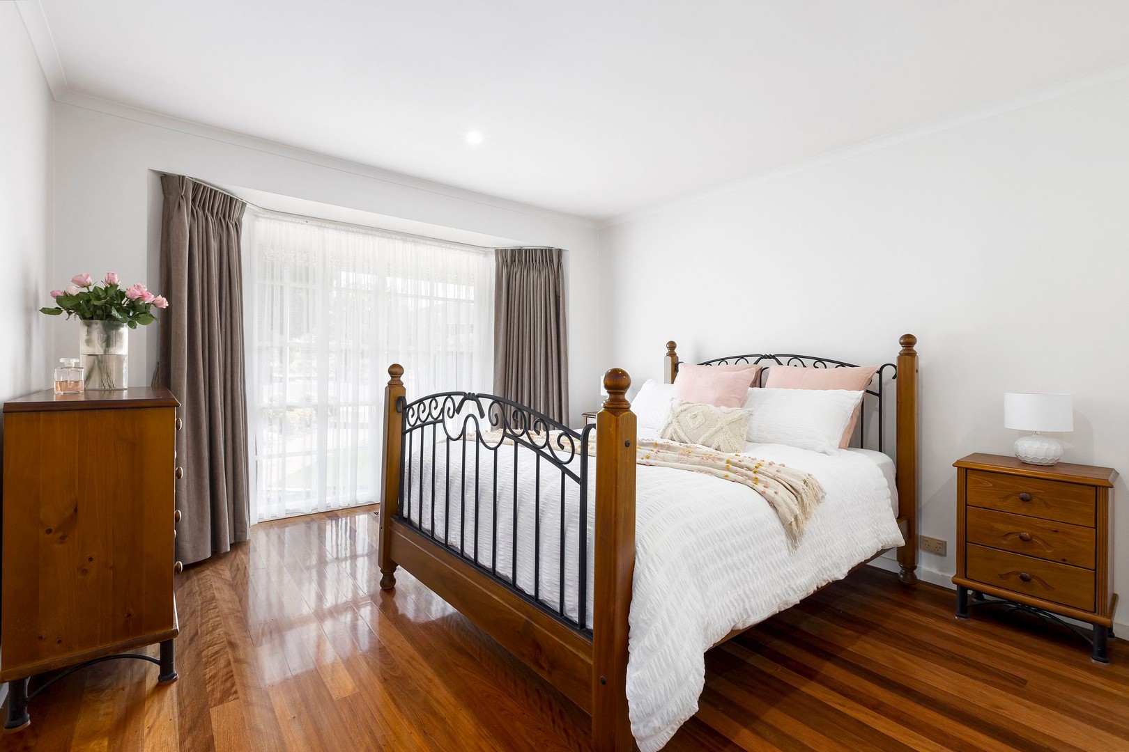 8 Larwood Close, Avondale Heights, VIC 3034, Avondale Heights - Thumbnail 2