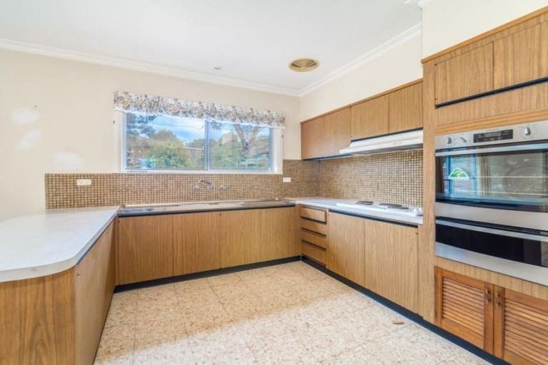 8 Latrobe Street, Bulleen, VIC 3105, Bulleen - Thumbnail 2