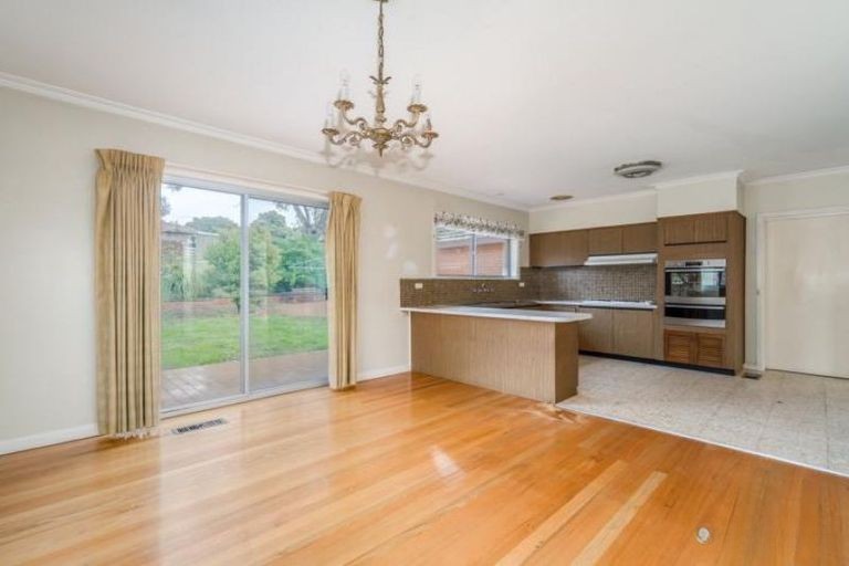 8 Latrobe Street, Bulleen, VIC 3105, Bulleen - Thumbnail 3