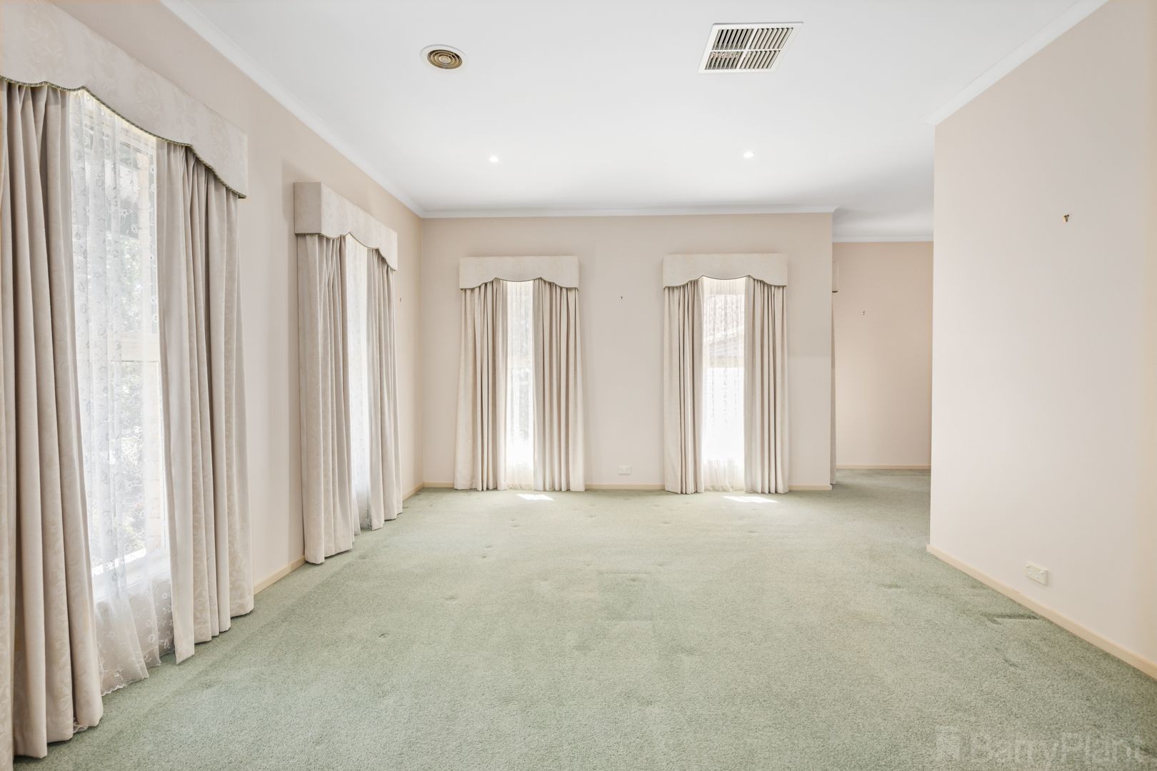 8 Leena Court, Warranwood, VIC 3134, Warranwood - Thumbnail 2