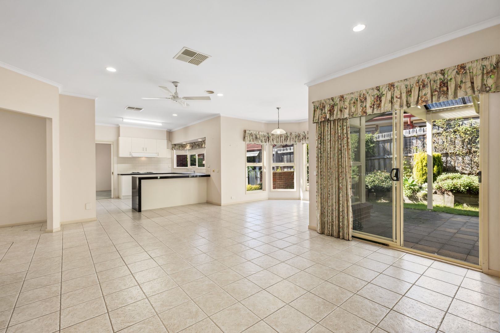 8 Leena Court, Warranwood, VIC 3134, Warranwood - Thumbnail 4