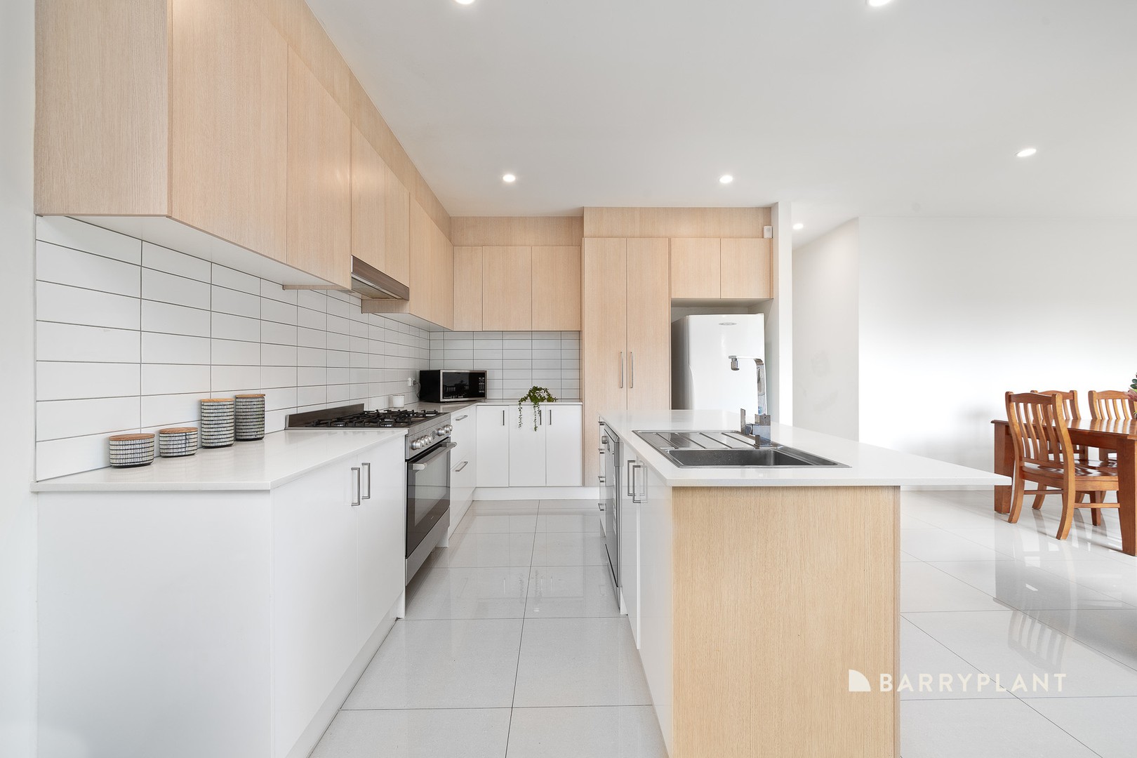 8 Lefroy Walk, Wollert, VIC 3750 - Thumbnail 2 - 09/04/2025