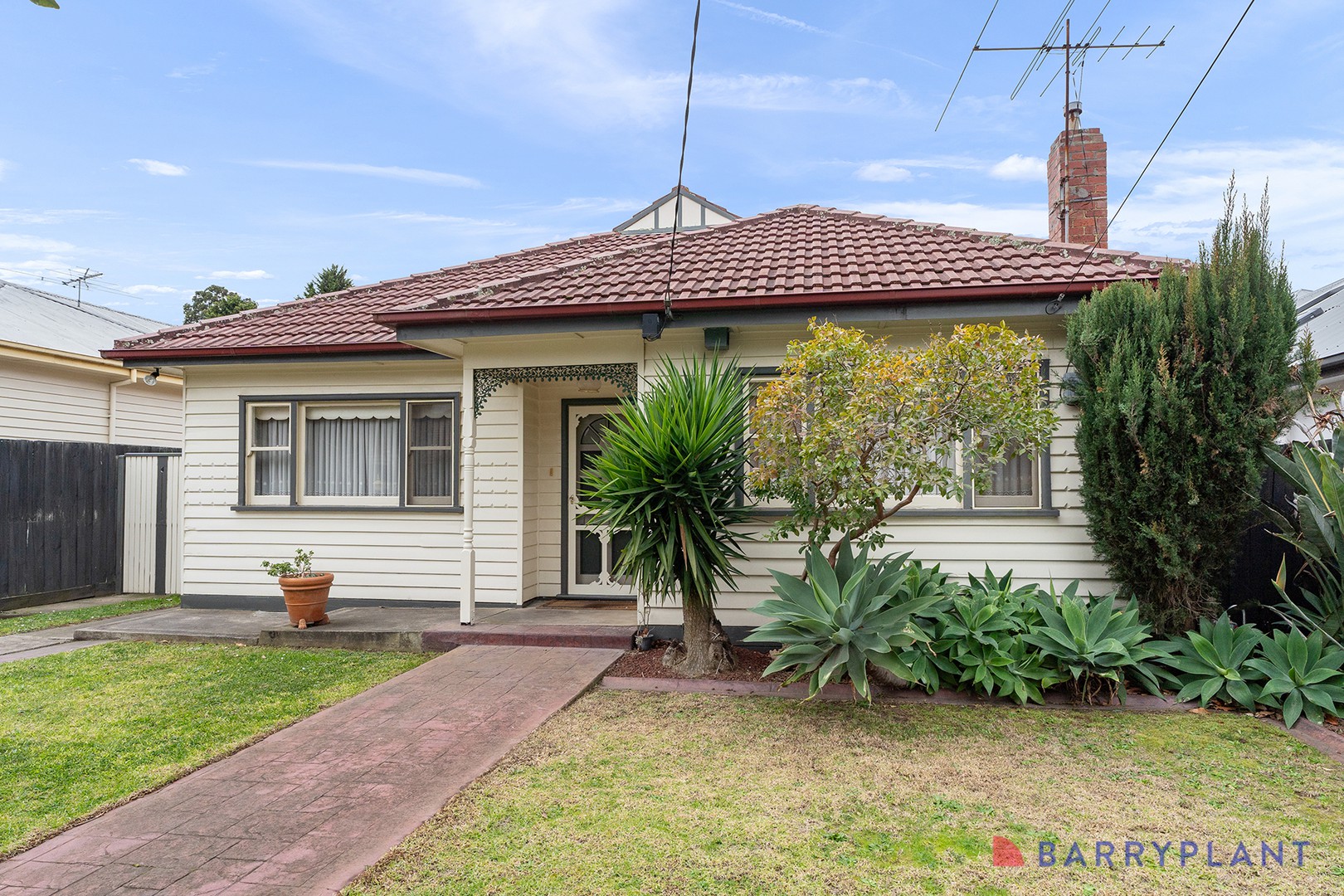 8 Locksley Avenue, Reservoir, VIC 3073 - Thumbnail 2 - 01/09/2025