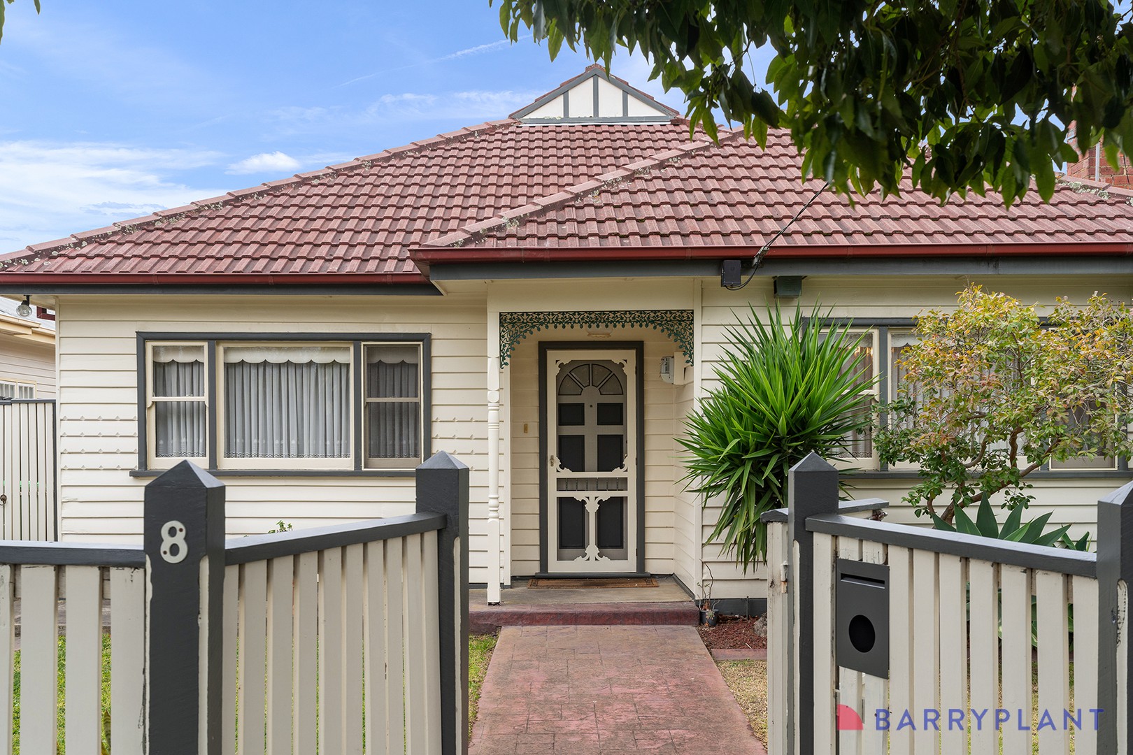 8 Locksley Avenue, Reservoir, VIC 3073, Reservoir - Thumbnail 3