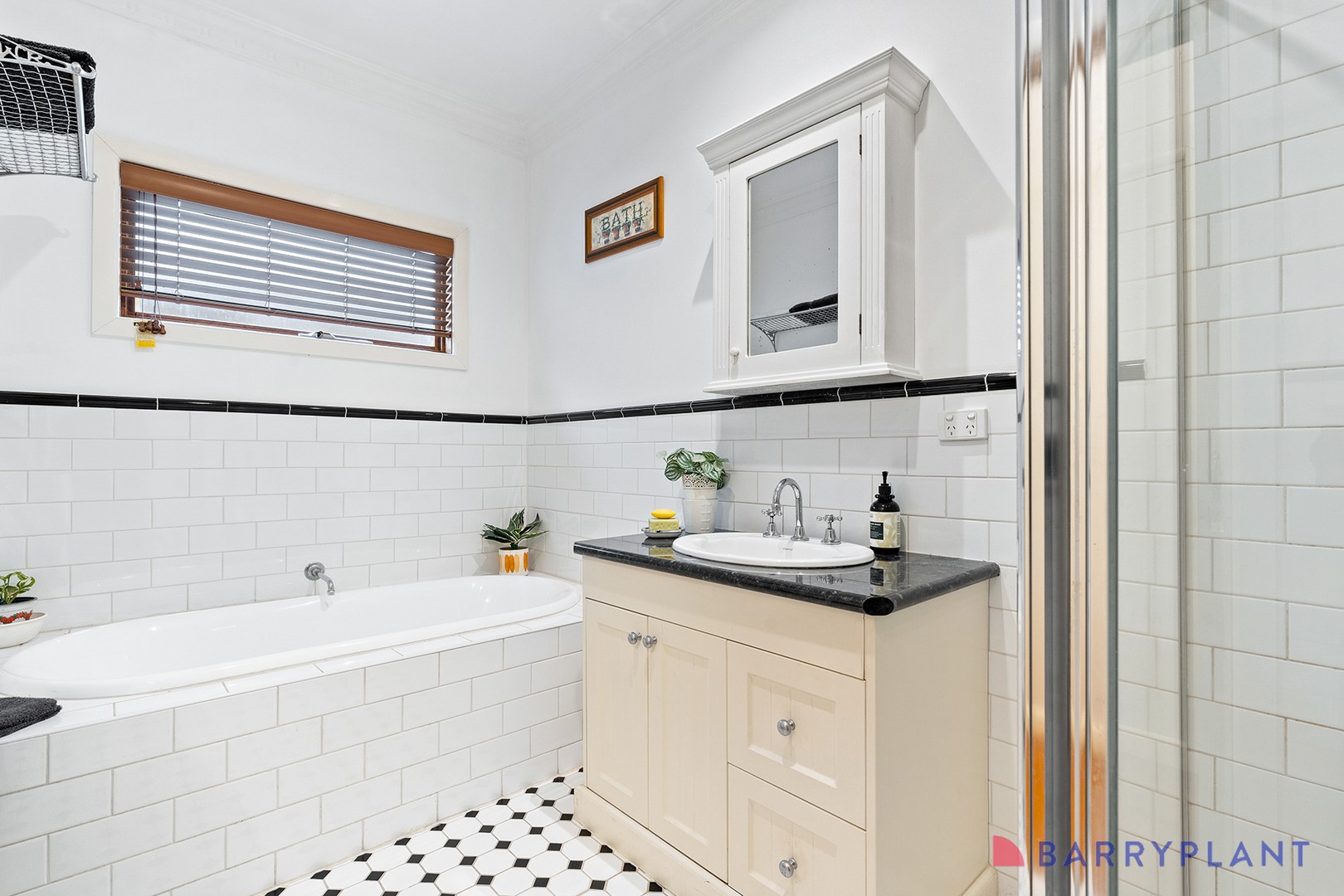 8 Locksley Avenue, Reservoir, VIC 3073, Reservoir - Thumbnail 8