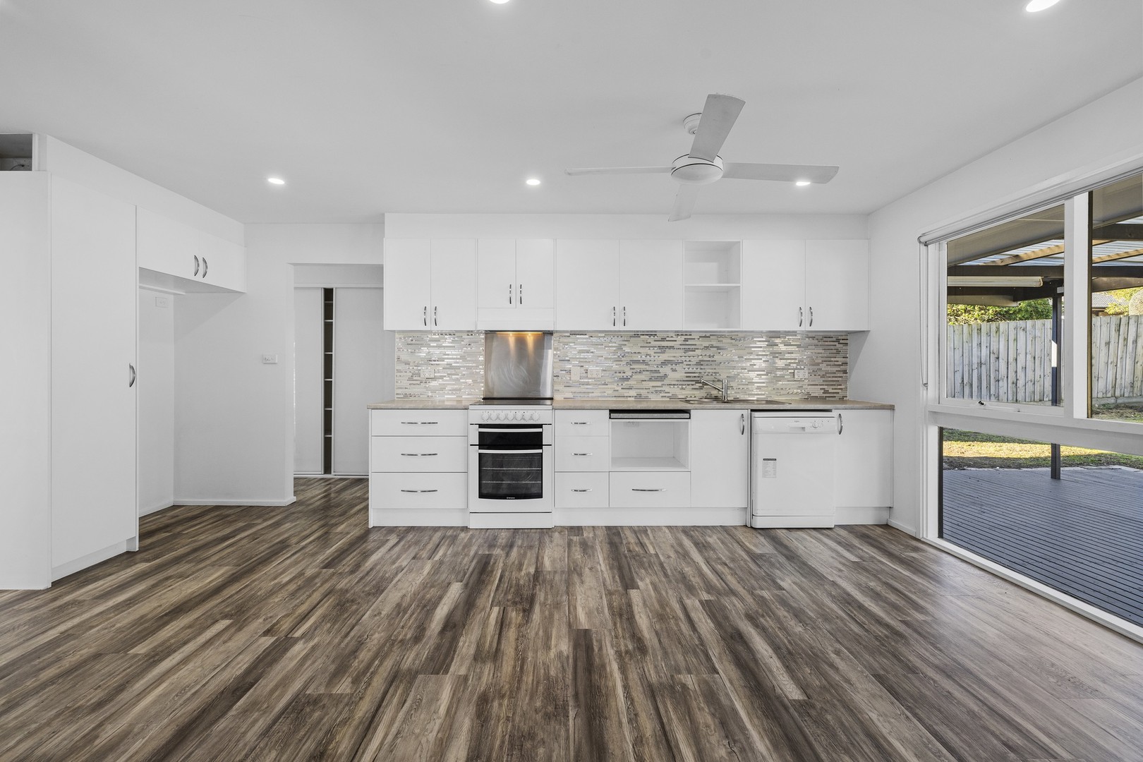8 Luton Court, Rowville, VIC 3178 - Thumbnail 2 - 20/08/2026
