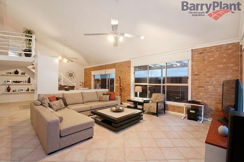 8 MacNeil Drive, Altona Meadows, VIC 3028 - Thumbnail 2 - 13/02/2024