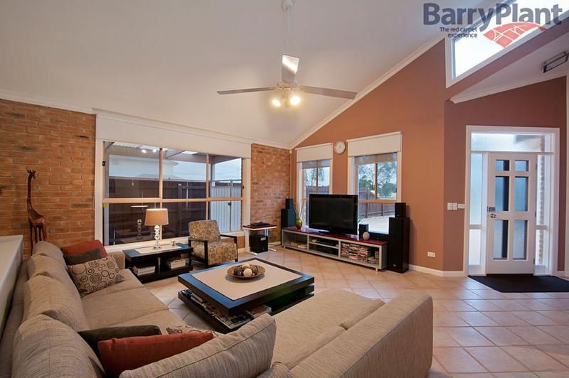 8 MacNeil Drive, Altona Meadows, VIC 3028, Altona Meadows - Thumbnail 3