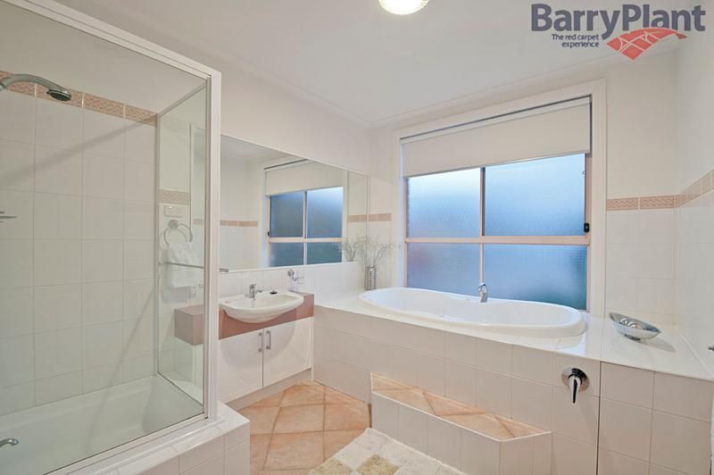 8 MacNeil Drive, Altona Meadows, VIC 3028, Altona Meadows - Thumbnail 8