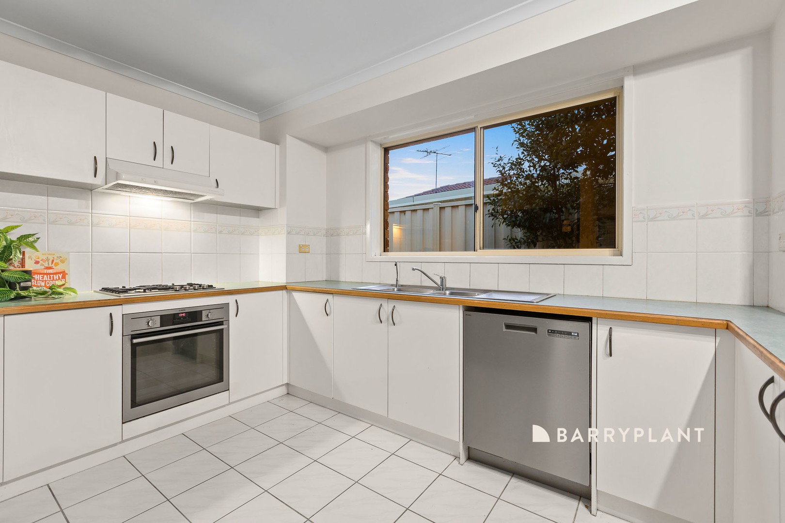 8 Madison Avenue, Narre Warren, VIC 3805, Narre Warren - Thumbnail 4