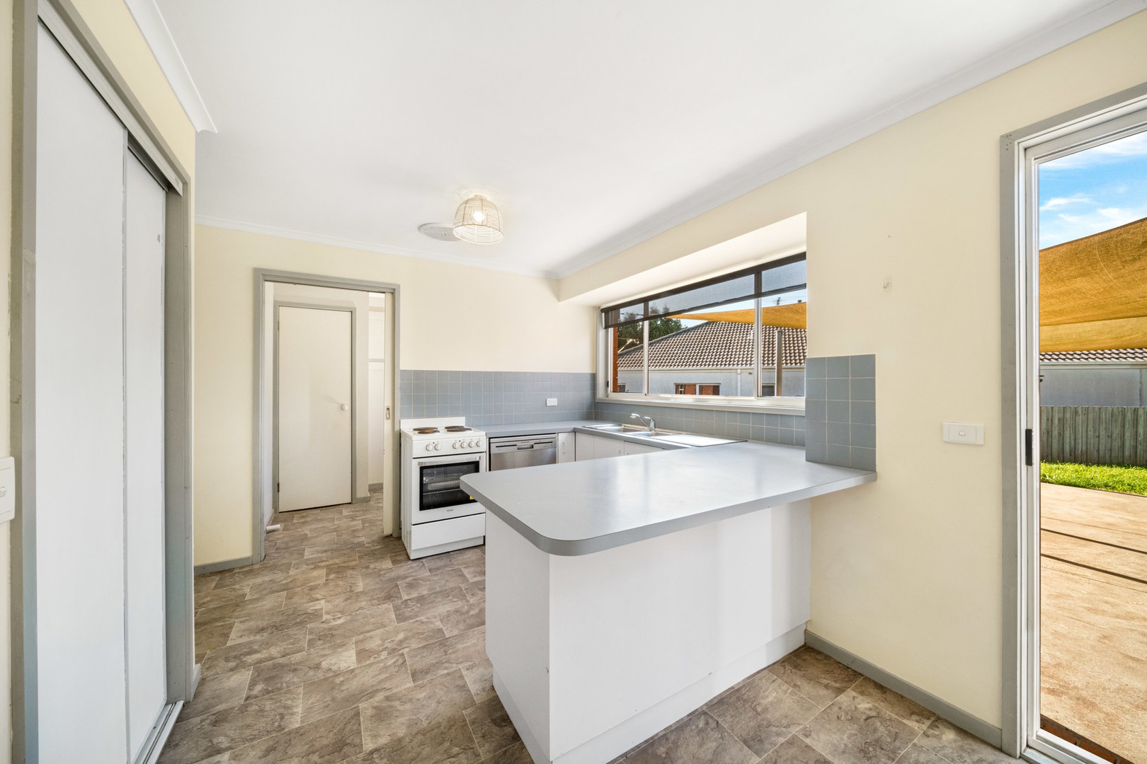 8 Malinda Crescent, Bell Park, VIC 3215, Bell Park - Thumbnail 2