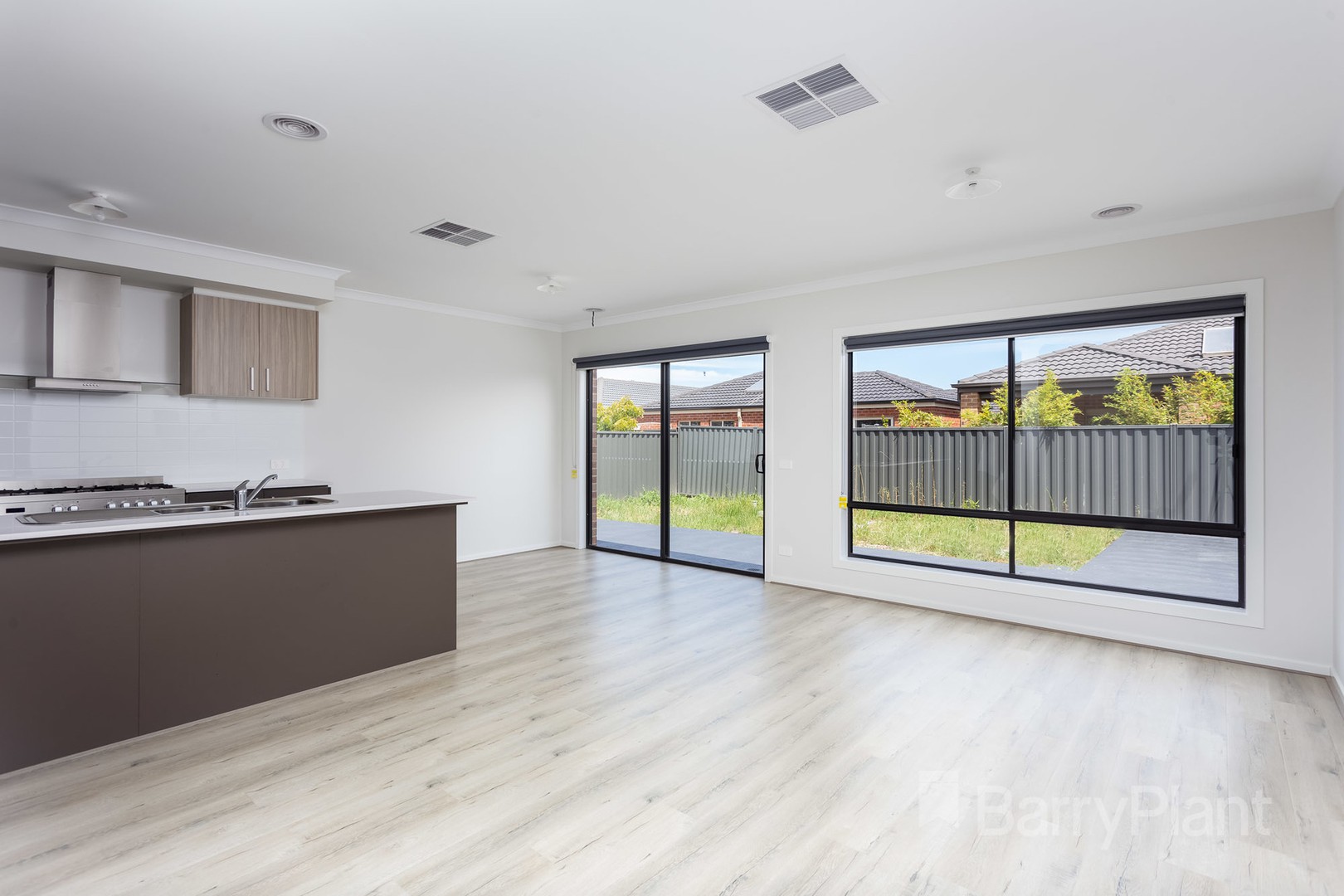 8 Manning Circuit, Tarneit, VIC 3029 - Thumbnail 2 - 19/11/2021