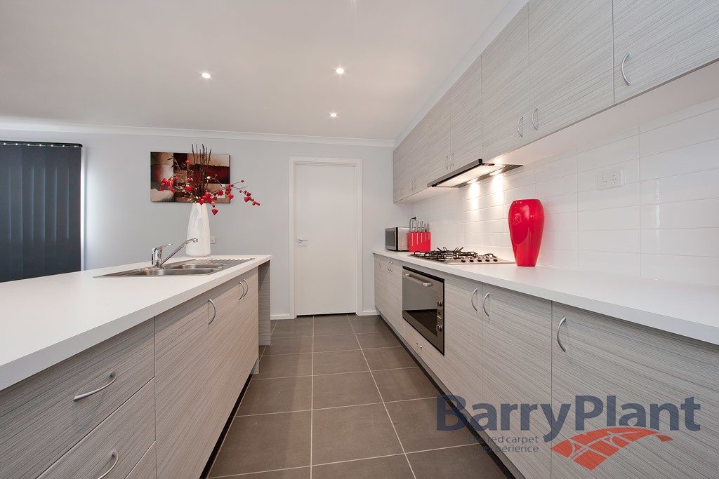 8 Manoora Terrace, Point Cook, VIC 3030, Point Cook - Thumbnail 2
