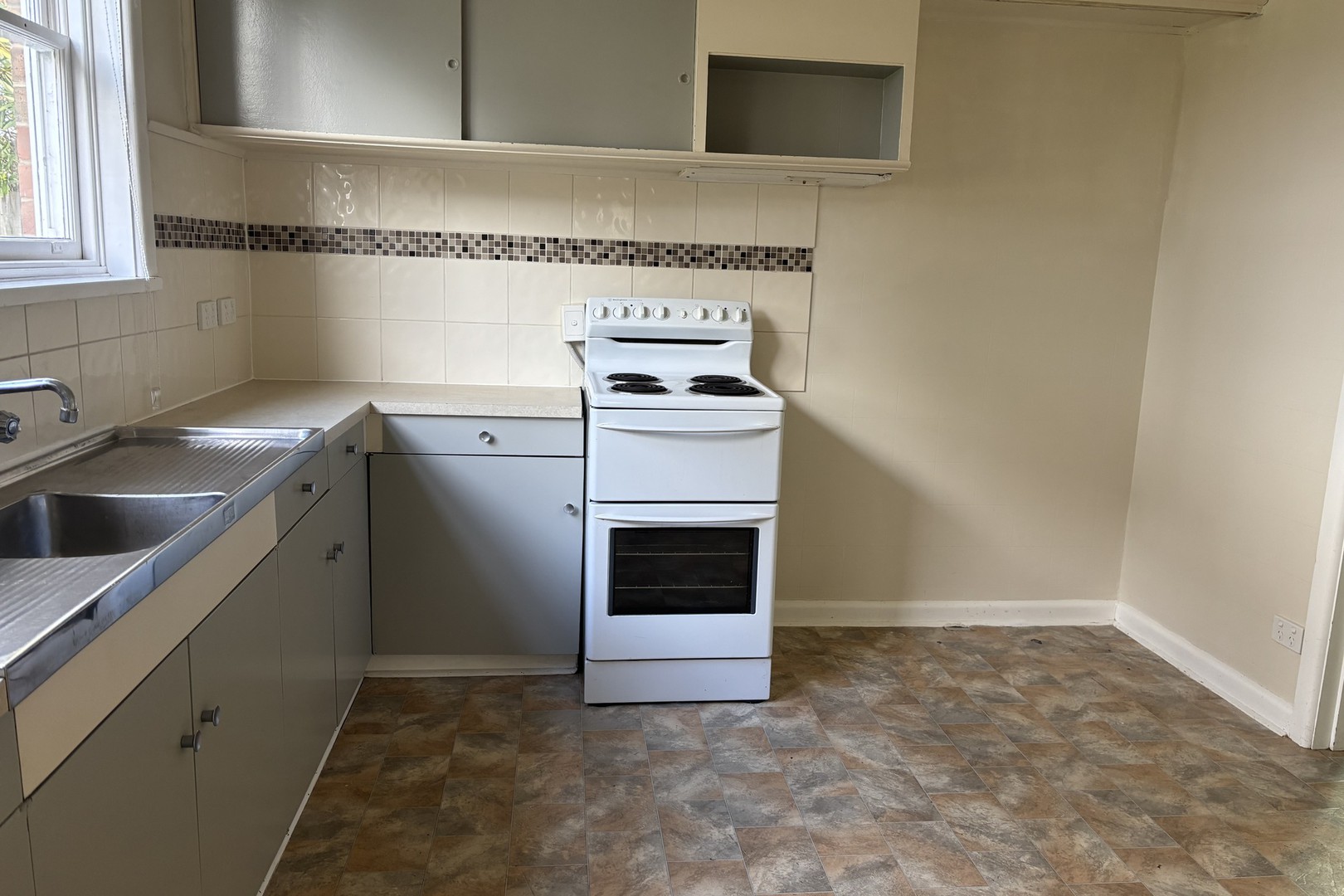 8 Mccombe StreetRosebud, vic 3939  - Leased, Rosebud - Thumbnail 4