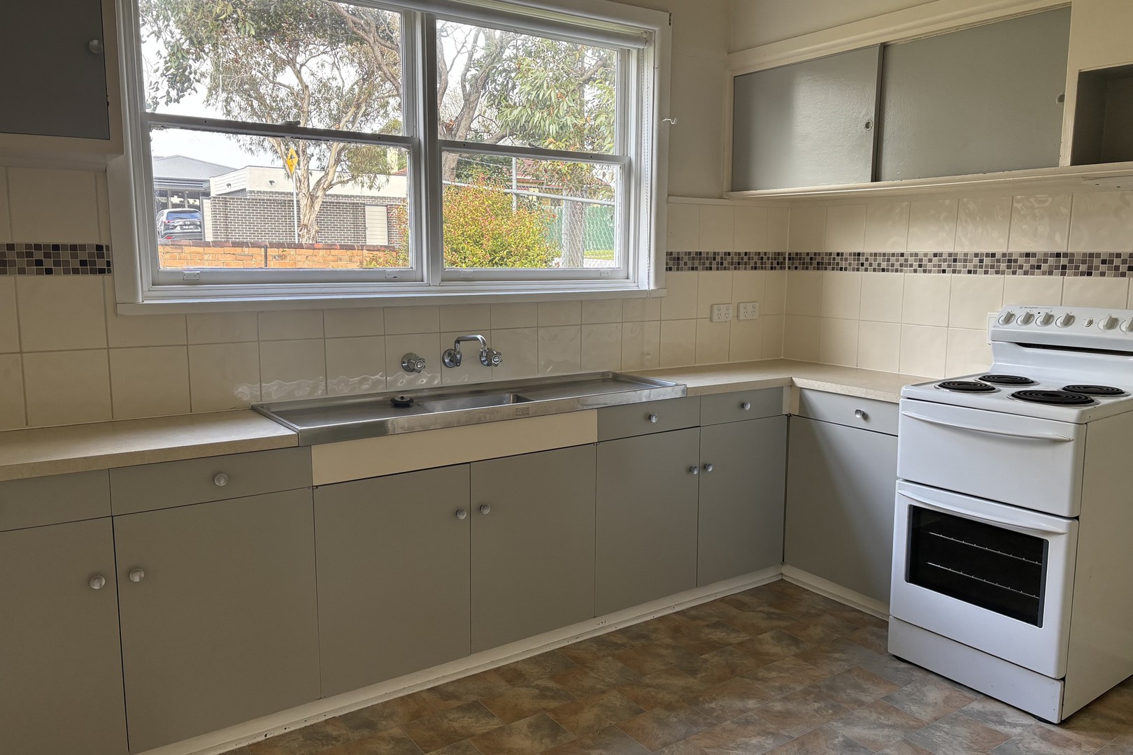 8 Mccombe StreetRosebud, vic 3939  - Leased, Rosebud - Thumbnail 5