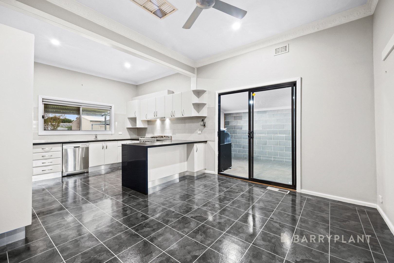 8 McNeil Street, Carisbrook, VIC 3464, Carisbrook - Thumbnail 2