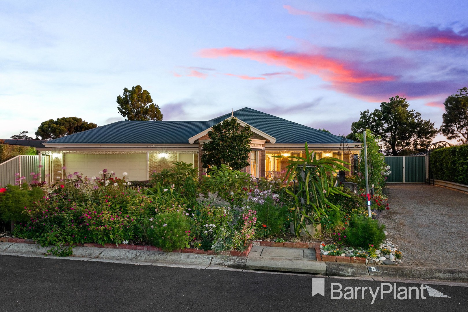 8 McPherson Place, Werribee, VIC 3030, Werribee - Thumbnail 2