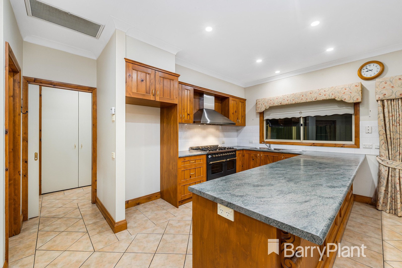 8 McPherson Place, Werribee, VIC 3030, Werribee - Thumbnail 6