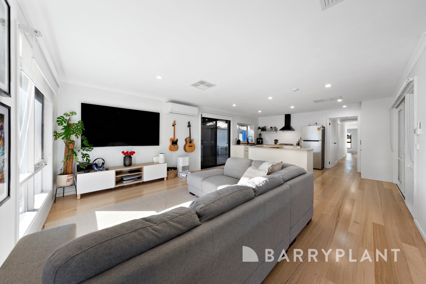 8 Mercer Court, Delahey, VIC 3037 - Thumbnail 2 - 10/06/2026