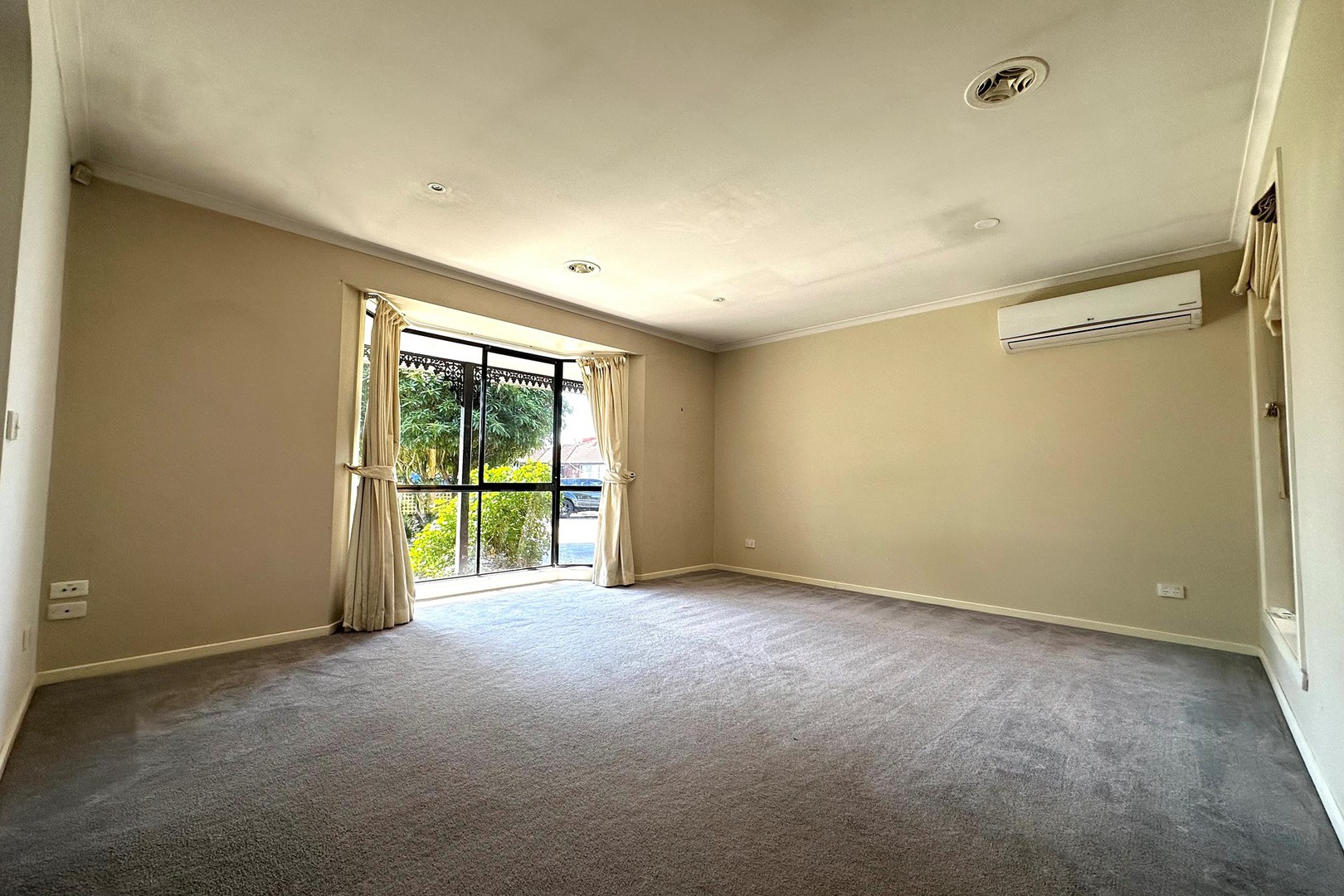 8 Michael Court, Hillside, VIC 3037, Hillside - Thumbnail 2