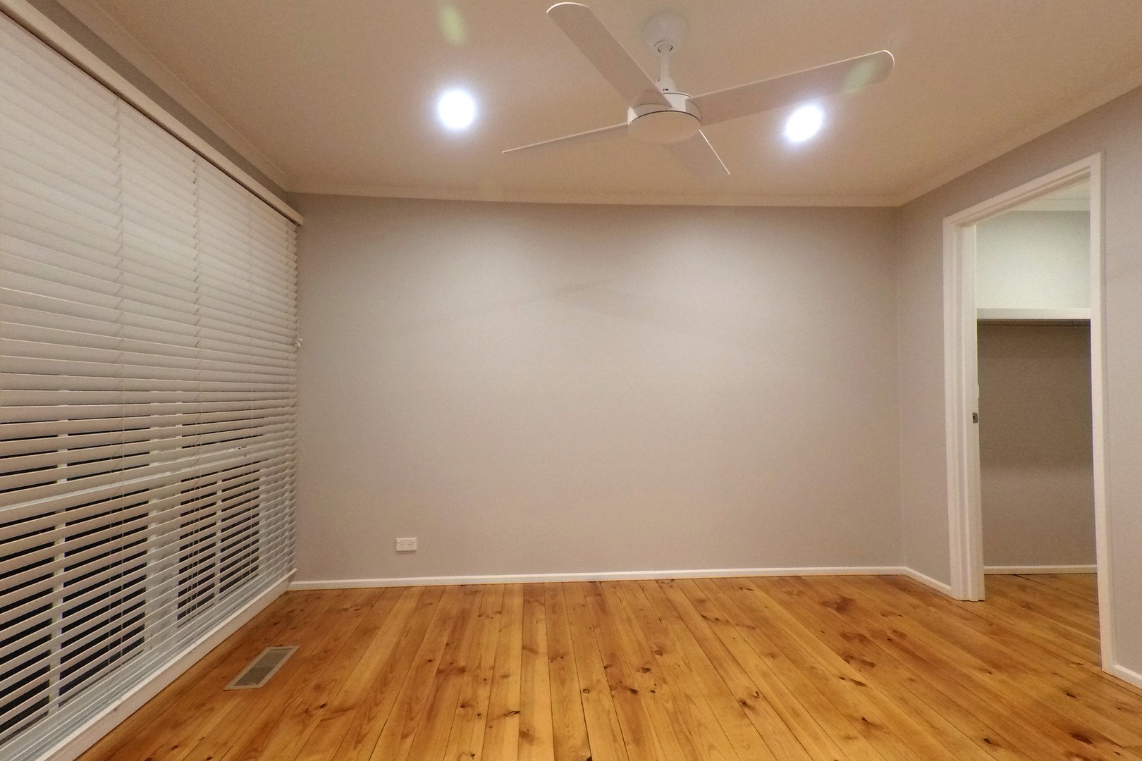 8 Milpera Crescent, Wantirna, VIC 3152, Wantirna - Thumbnail 2
