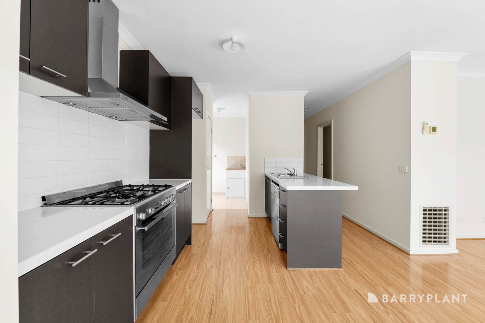 8 Murgese Circuit, Clyde North, VIC 3978, Clyde North - Thumbnail 2