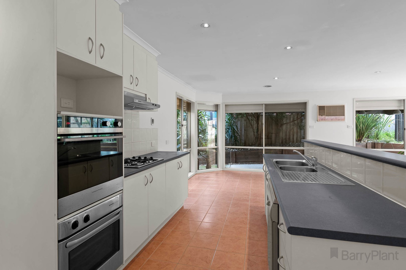 8 Nicola Court, Pakenham, VIC 3810, Pakenham - Thumbnail 2