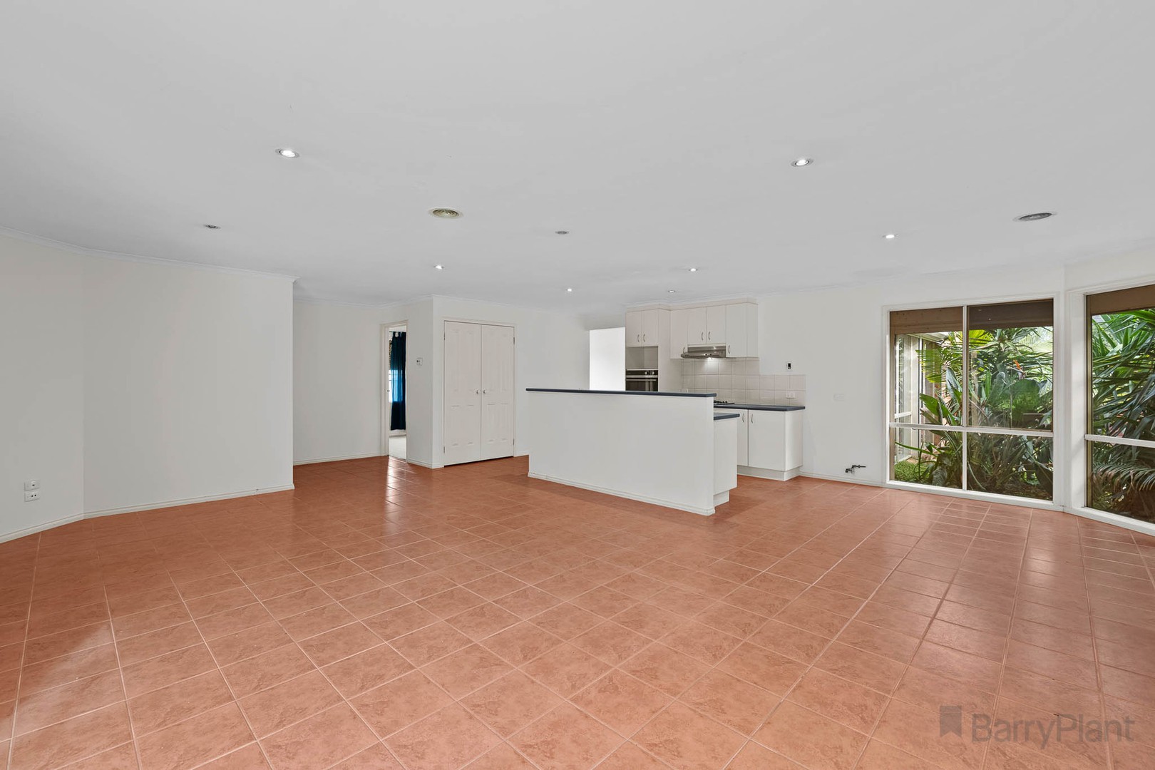 8 Nicola Court, Pakenham, VIC 3810, Pakenham - Thumbnail 3