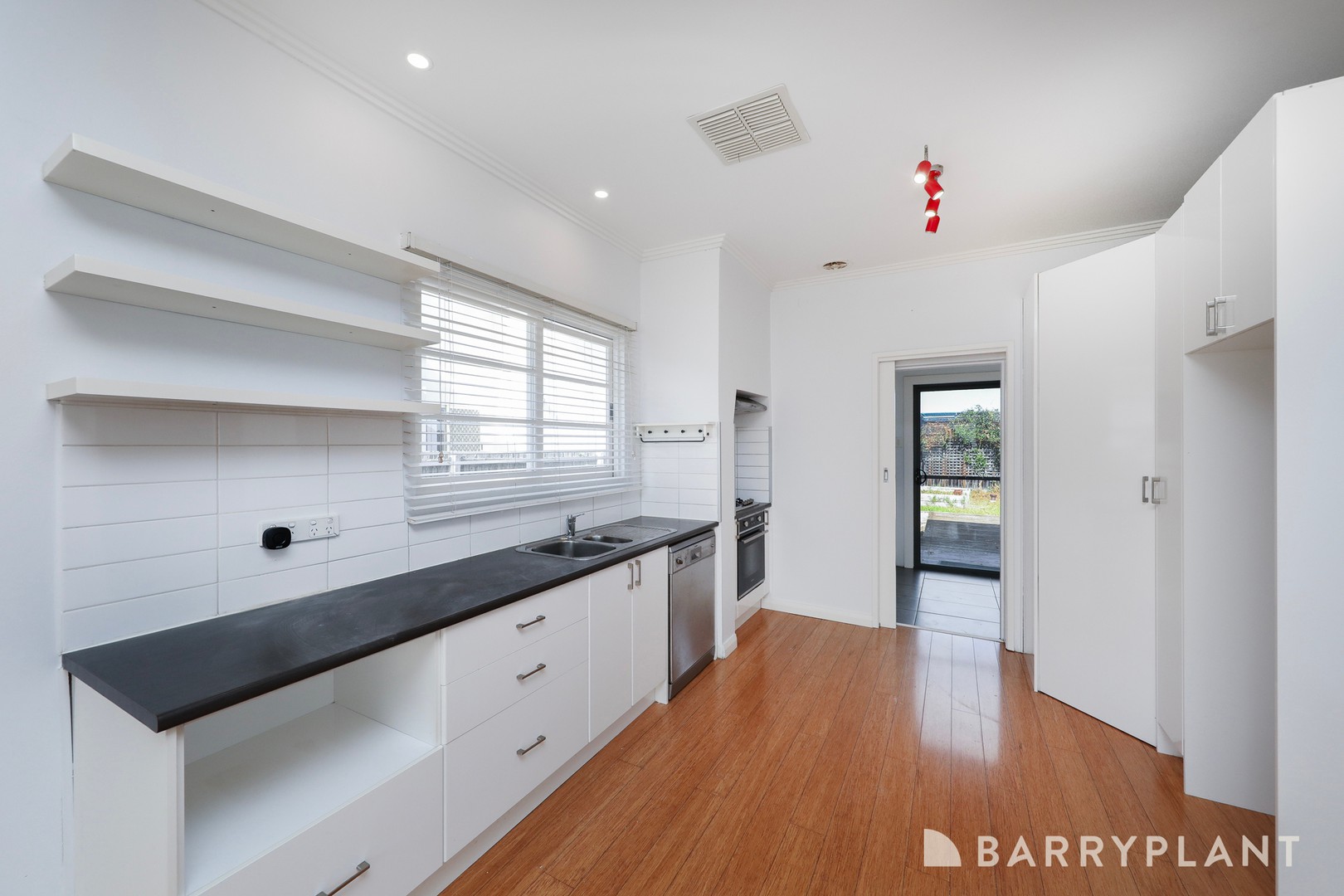 8 Nixon Street, Sunshine, VIC 3020, Sunshine - Thumbnail 5