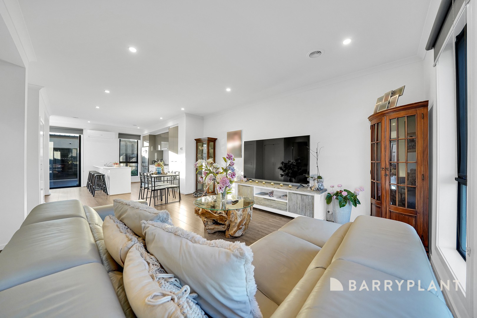 8 Nostrand Walk, Point Cook, VIC 3030, Point Cook - Thumbnail 2