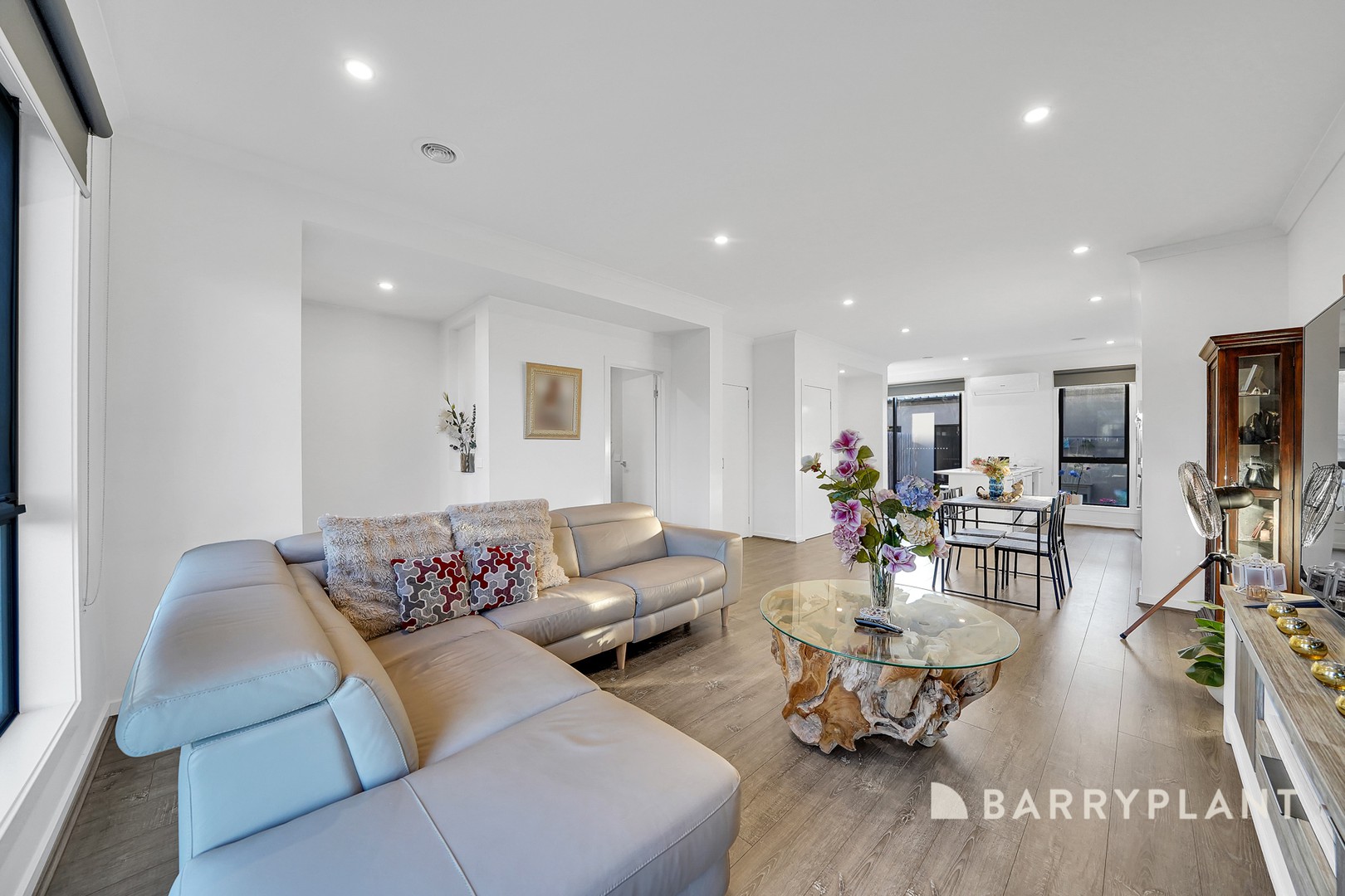 8 Nostrand Walk, Point Cook, VIC 3030, Point Cook - Thumbnail 3