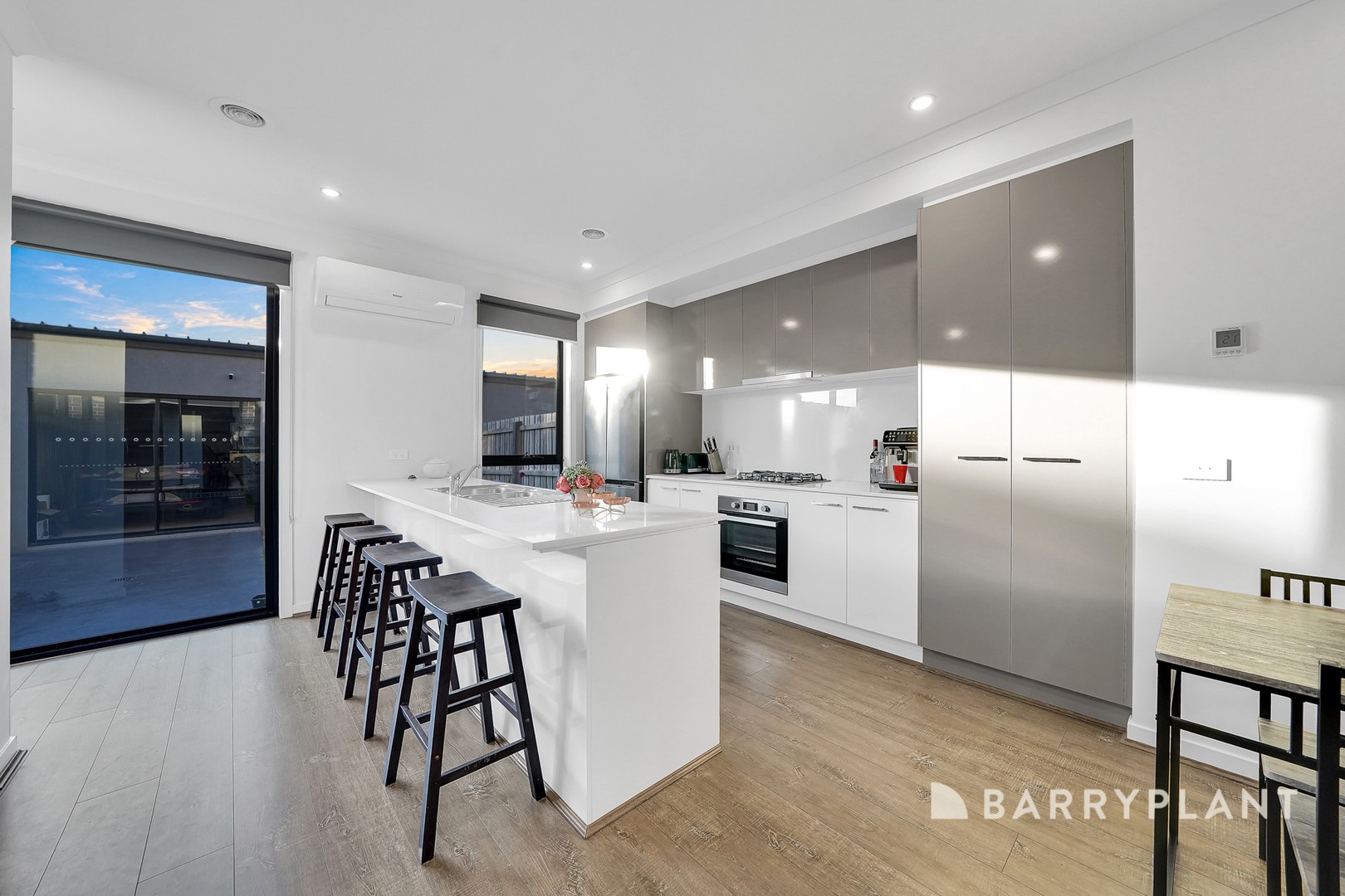 8 Nostrand Walk, Point Cook, VIC 3030, Point Cook - Thumbnail 7
